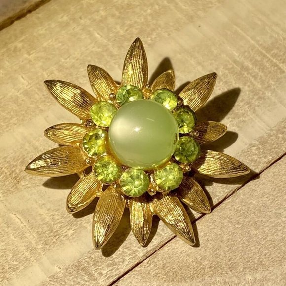 CORO Vintage Chic Signed Gold Tone Flower Rhinestone Clip Back Earrings Classic - Picture 8 of 10